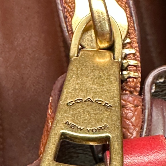 Coach Willow Bucket Tan and Red Heart Print Shoulder Crossbody Bag EUC + Dusty - Picture 10 of 16